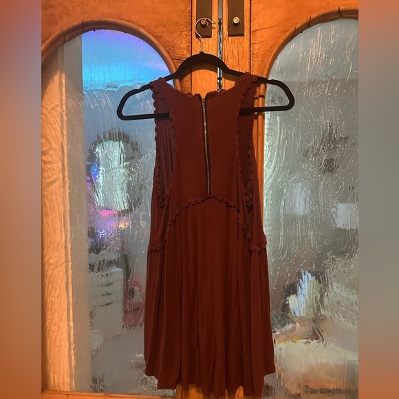 Sleeveless Burgundy Tank - Picture 2 of 2